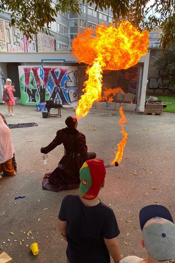 Spectacles cracheur et cracheuse de feu